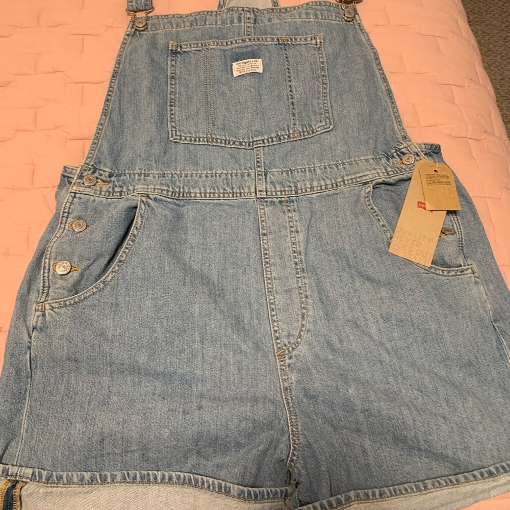 XL Levi’s Shortall